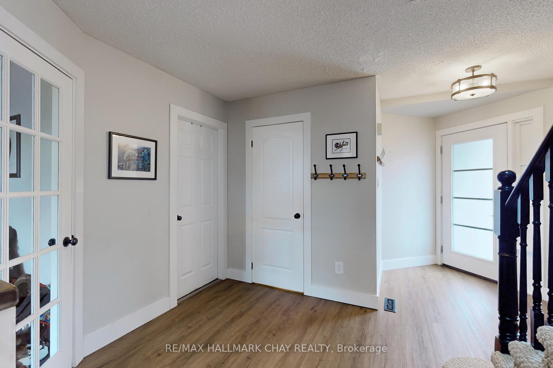 Photo 14 of 40 Shakespeare Crescent, Barrie, Letitia Heights — HOMEH