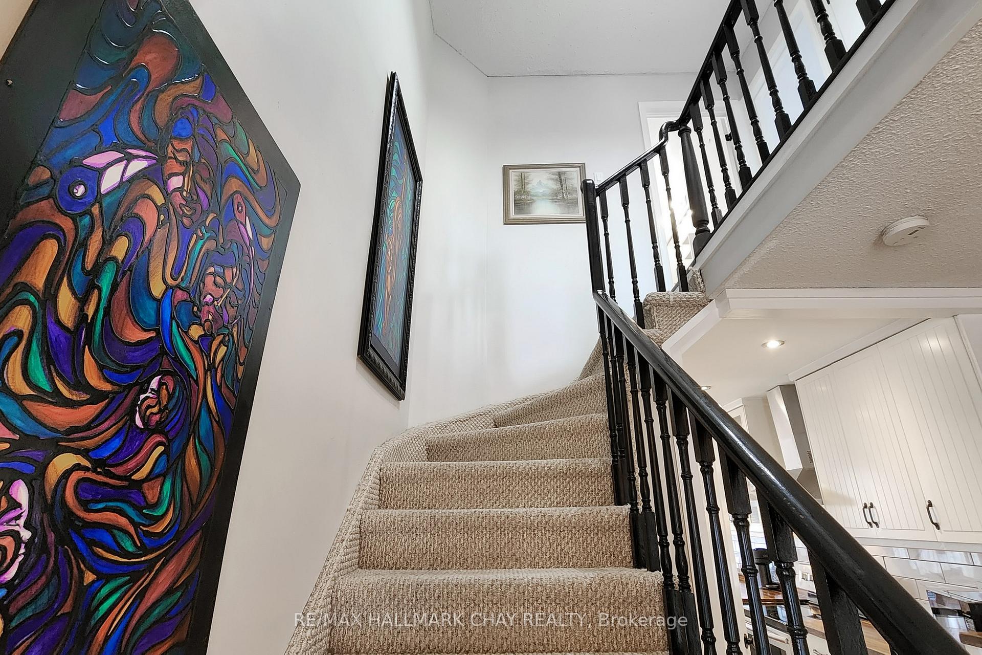 Photo 16 of 40 Shakespeare Crescent, Barrie, Letitia Heights — HOMEH