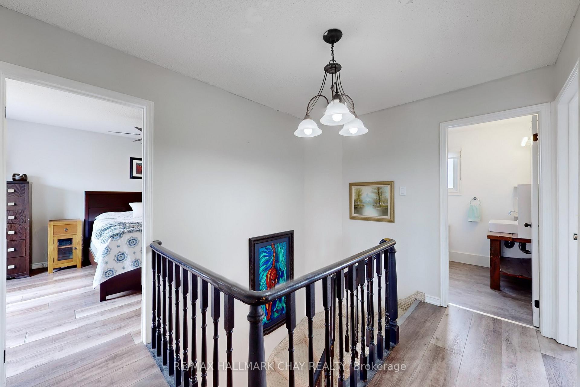 Photo 17 of 40 Shakespeare Crescent, Barrie, Letitia Heights — HOMEH
