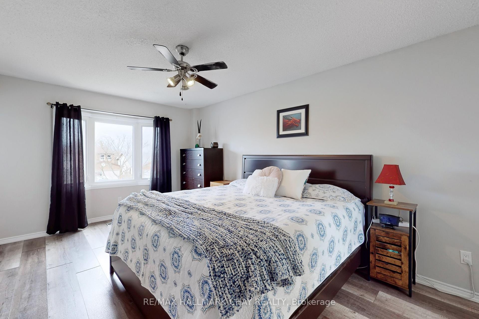 Photo 18 of 40 Shakespeare Crescent, Barrie, Letitia Heights — HOMEH