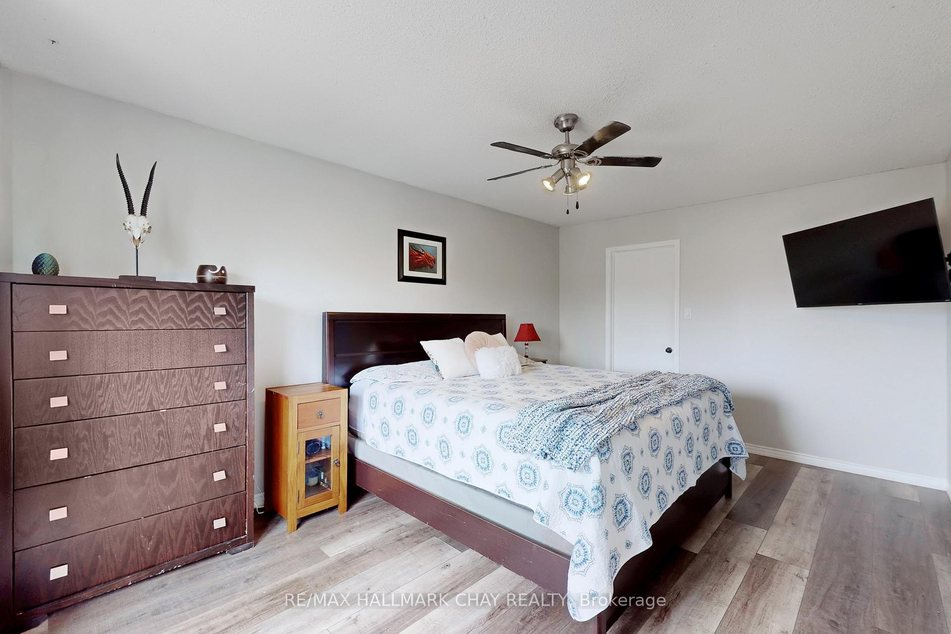 Photo 19 of 40 Shakespeare Crescent, Barrie, Letitia Heights — HOMEH
