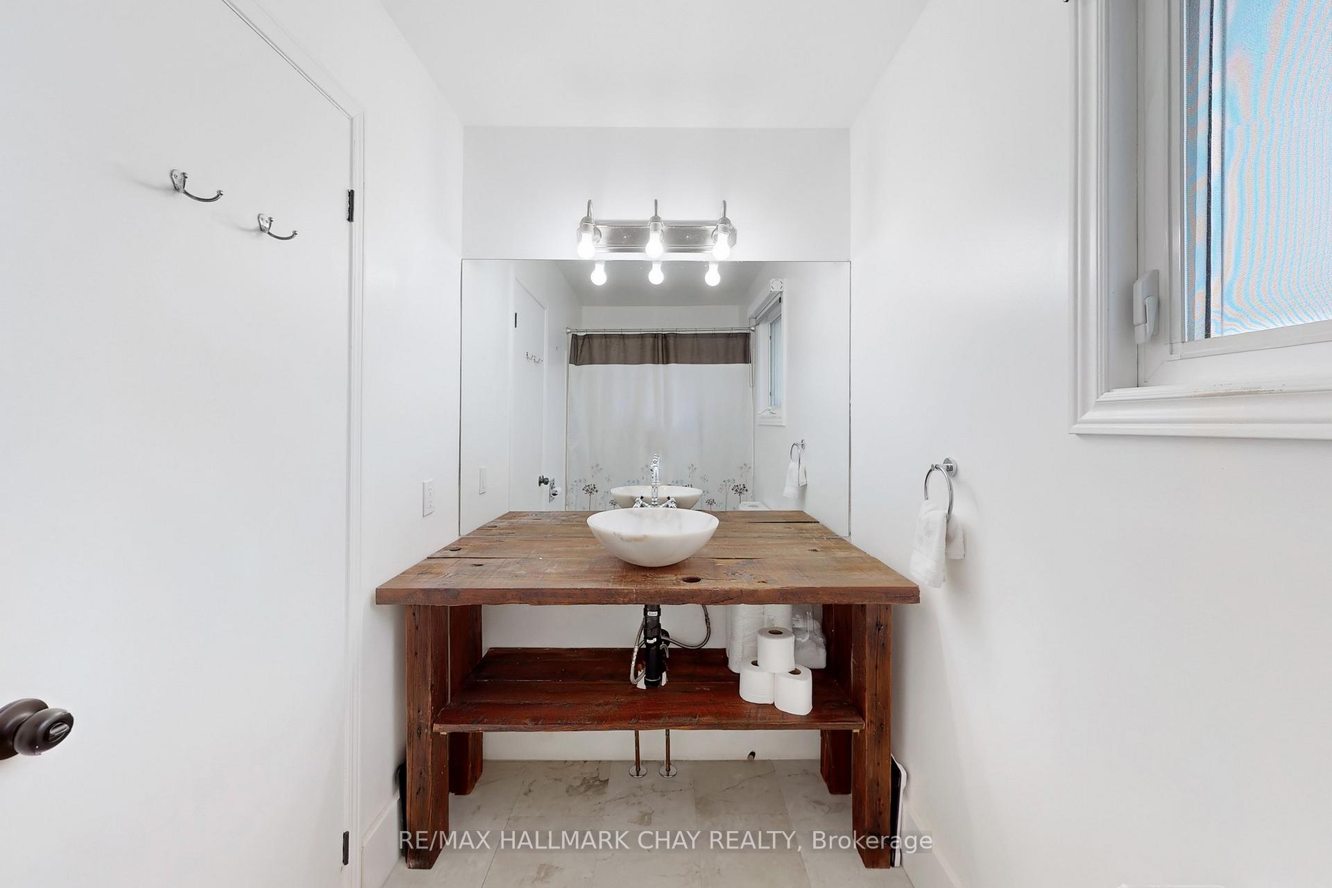 Photo 21 of 40 Shakespeare Crescent, Barrie, Letitia Heights — HOMEH