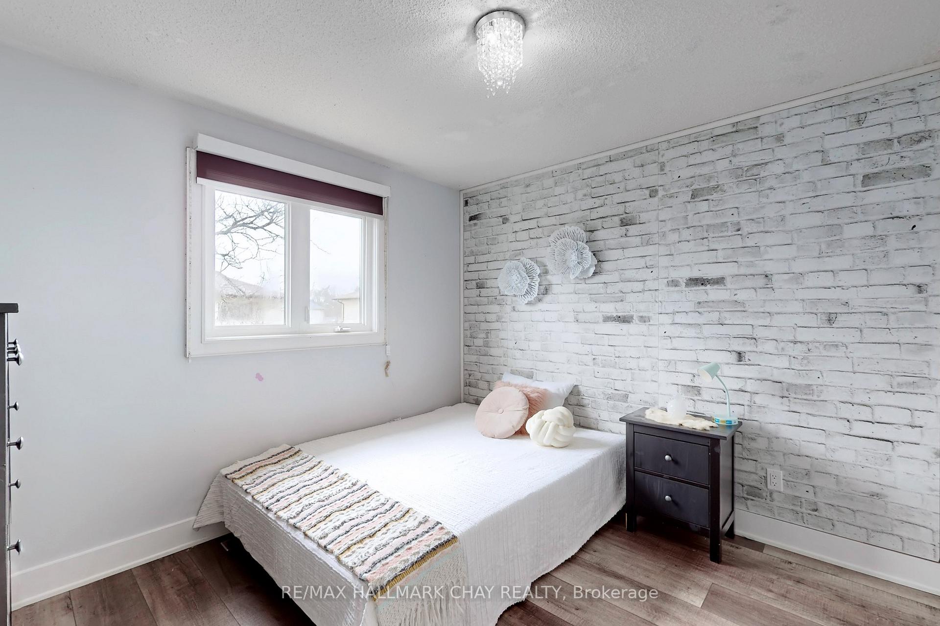 Photo 22 of 40 Shakespeare Crescent, Barrie, Letitia Heights — HOMEH