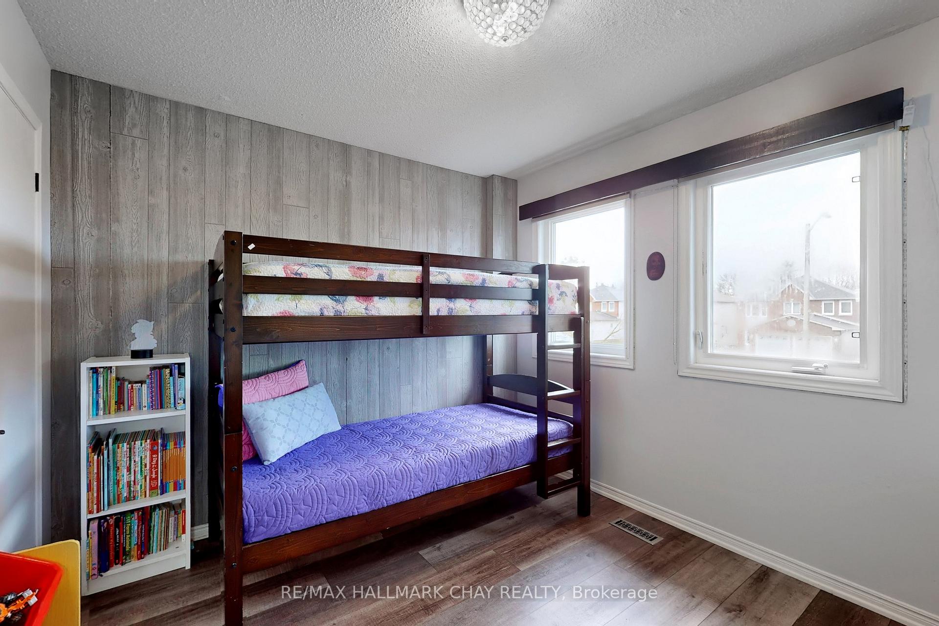 Photo 24 of 40 Shakespeare Crescent, Barrie, Letitia Heights — HOMEH