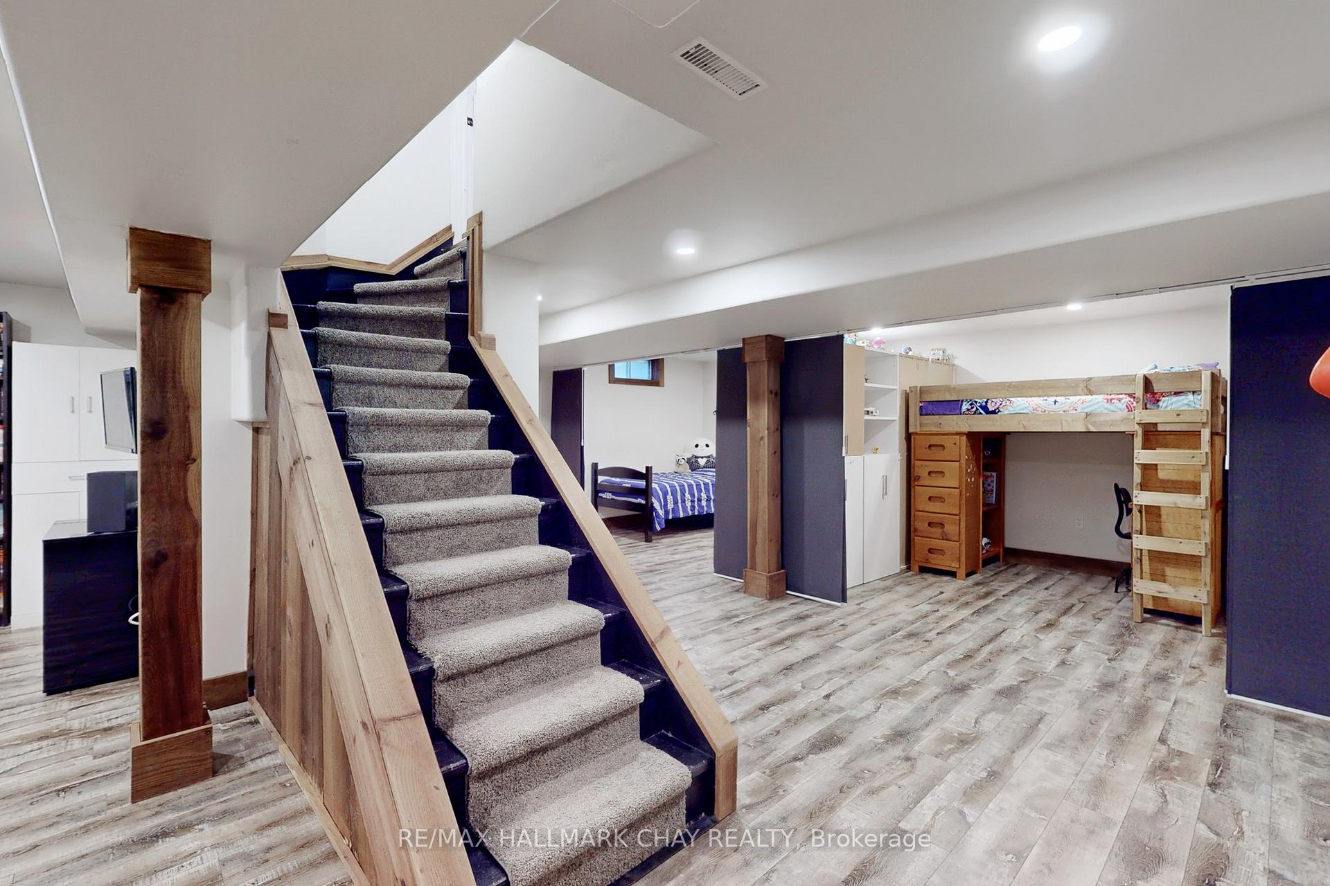 Photo 29 of 40 Shakespeare Crescent, Barrie, Letitia Heights — HOMEH