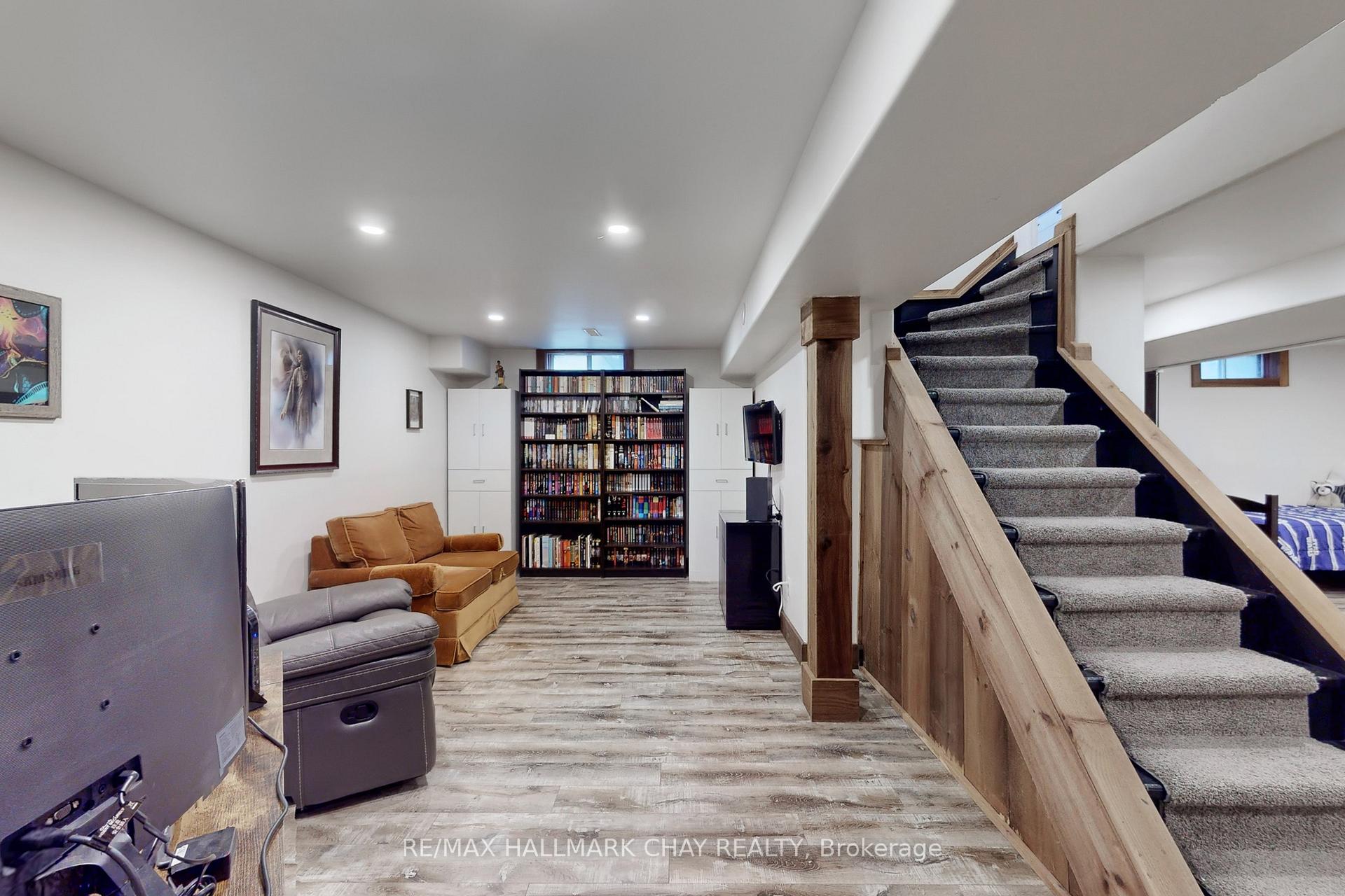 Photo 30 of 40 Shakespeare Crescent, Barrie, Letitia Heights — HOMEH