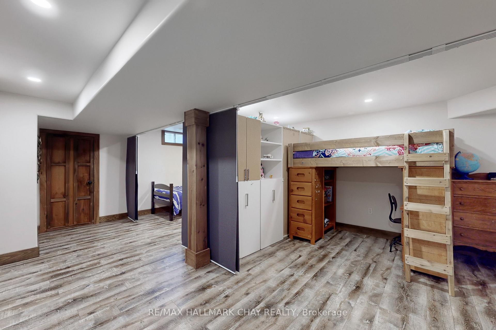 Photo 31 of 40 Shakespeare Crescent, Barrie, Letitia Heights — HOMEH