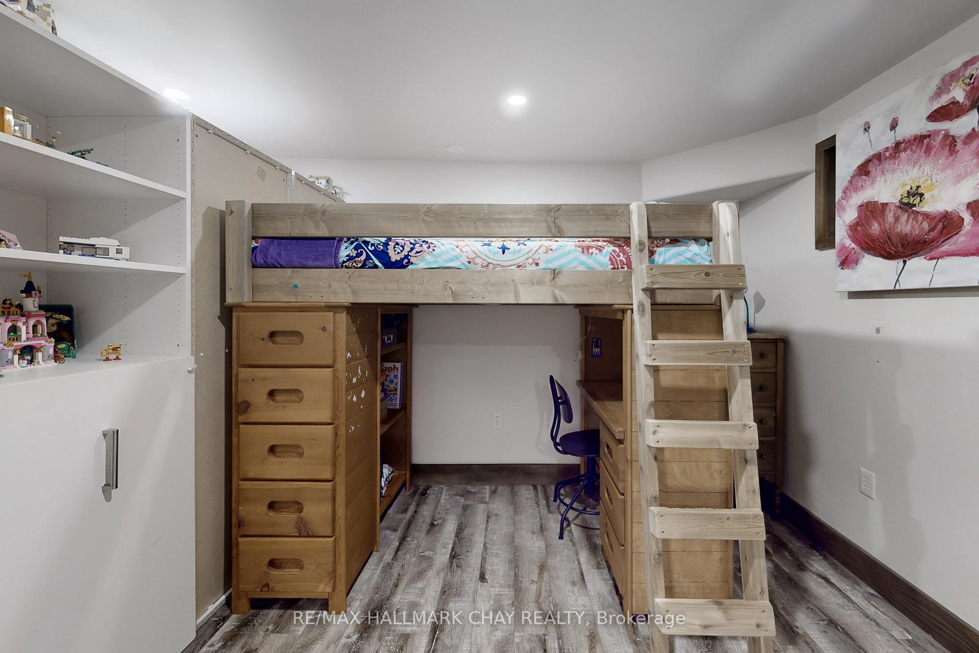 Photo 34 of 40 Shakespeare Crescent, Barrie, Letitia Heights — HOMEH