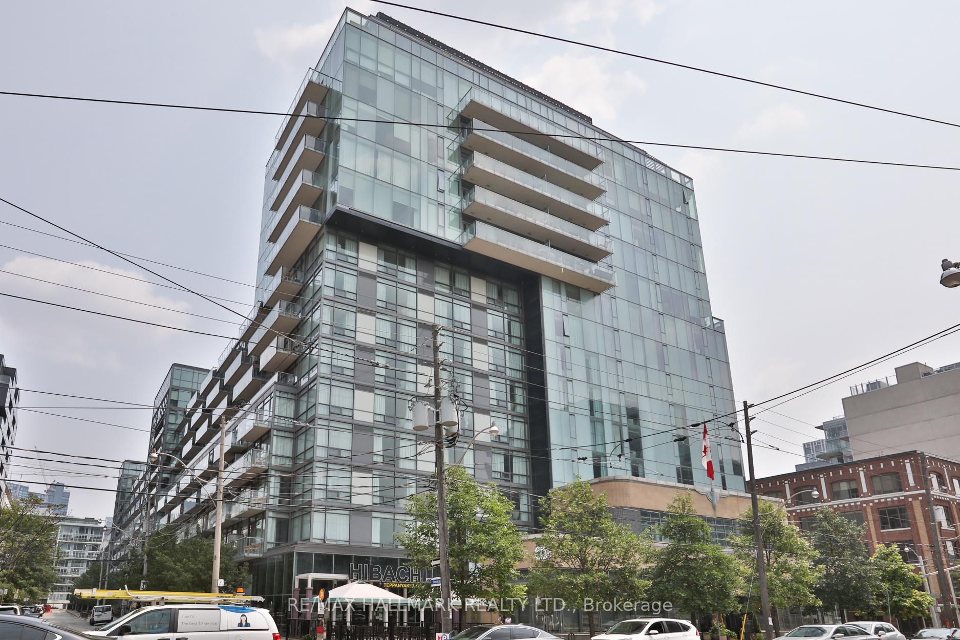 Front of Unit 1105, 552 Wellington Street W