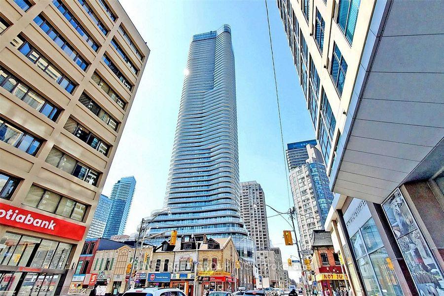 Photo 3 of Unit 1608, 11 Wellesley Street W, Toronto, Bay Street Corridor — HOMEH