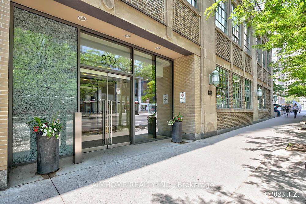 Photo 2 of Unit 1807, 832 Bay Street, Toronto, Bay Street Corridor — HOMEH