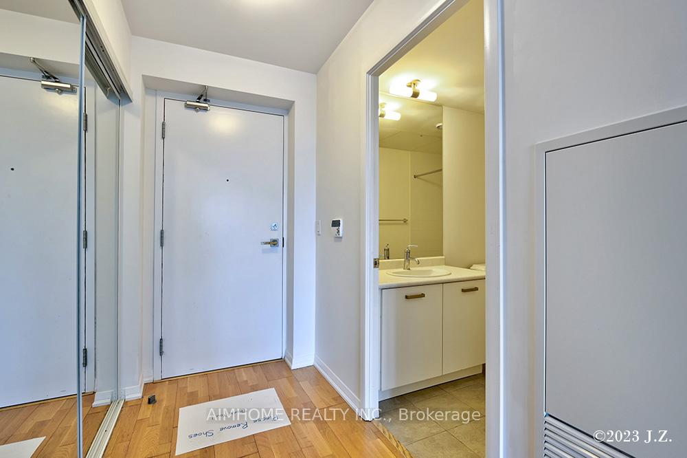 Photo 3 of Unit 1807, 832 Bay Street, Toronto, Bay Street Corridor — HOMEH