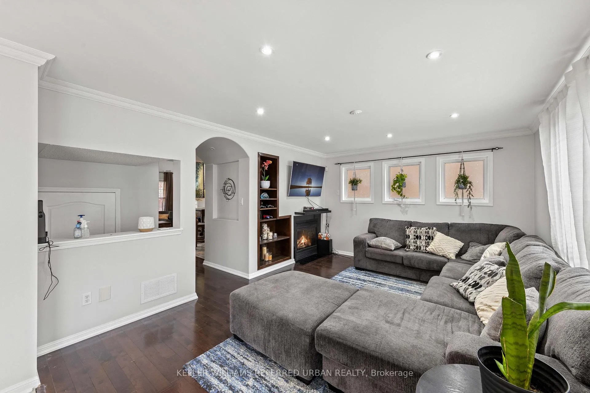 Photo 12 of 20 Williamson Drive, Brampton, Fletcher's Meadow — HOMEH