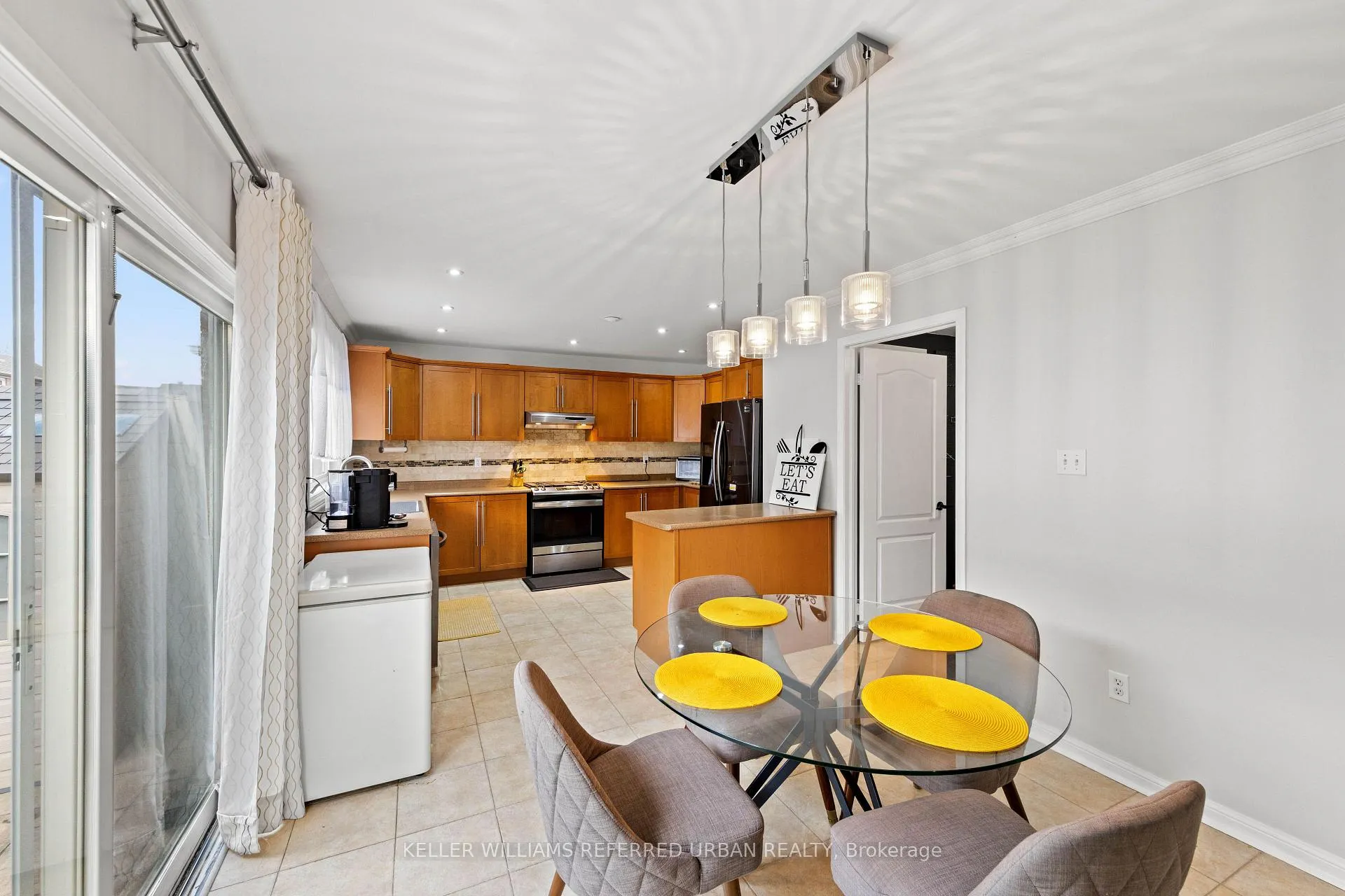 Photo 13 of 20 Williamson Drive, Brampton, Fletcher's Meadow — HOMEH