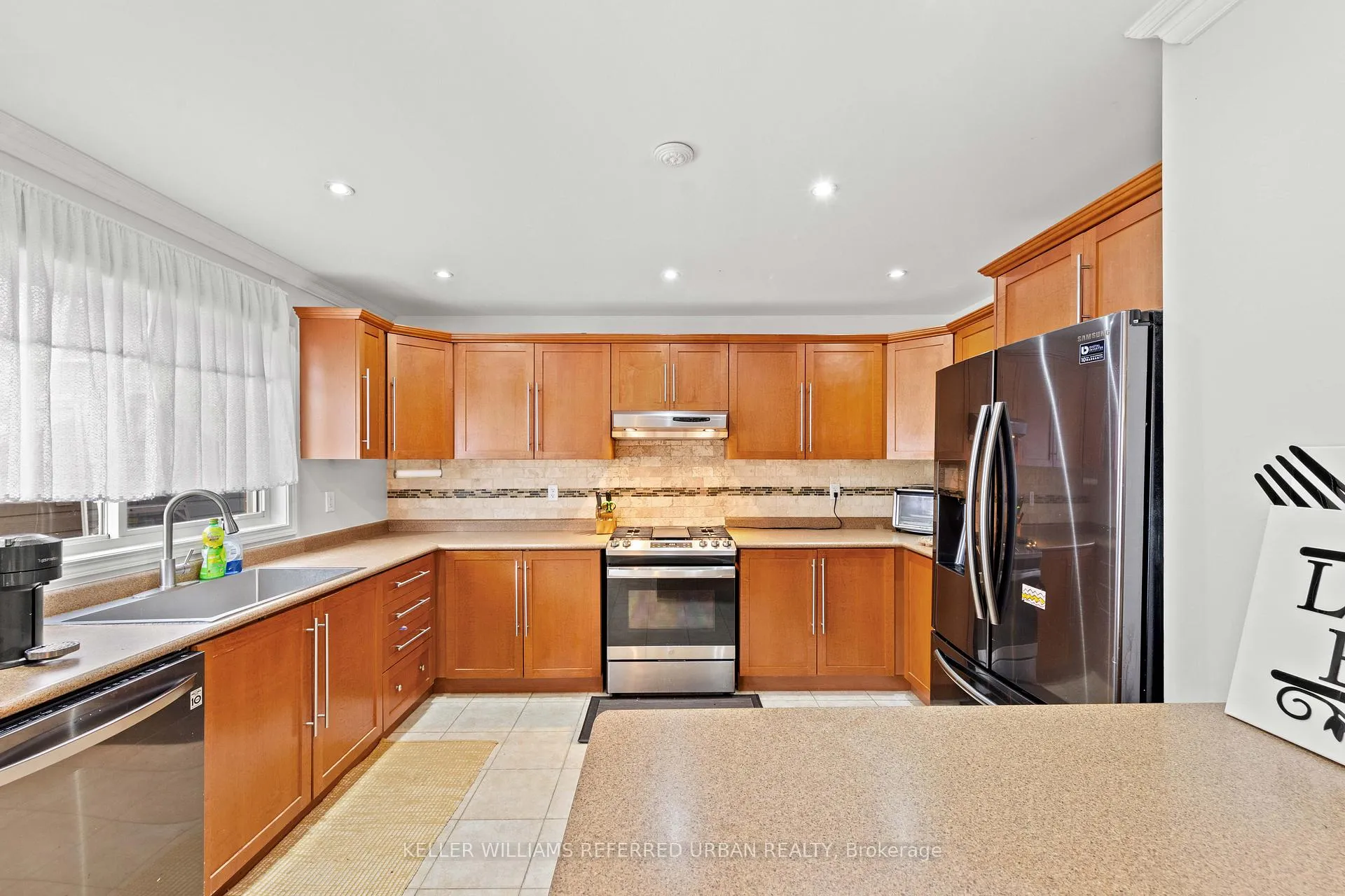 Photo 17 of 20 Williamson Drive, Brampton, Fletcher's Meadow — HOMEH