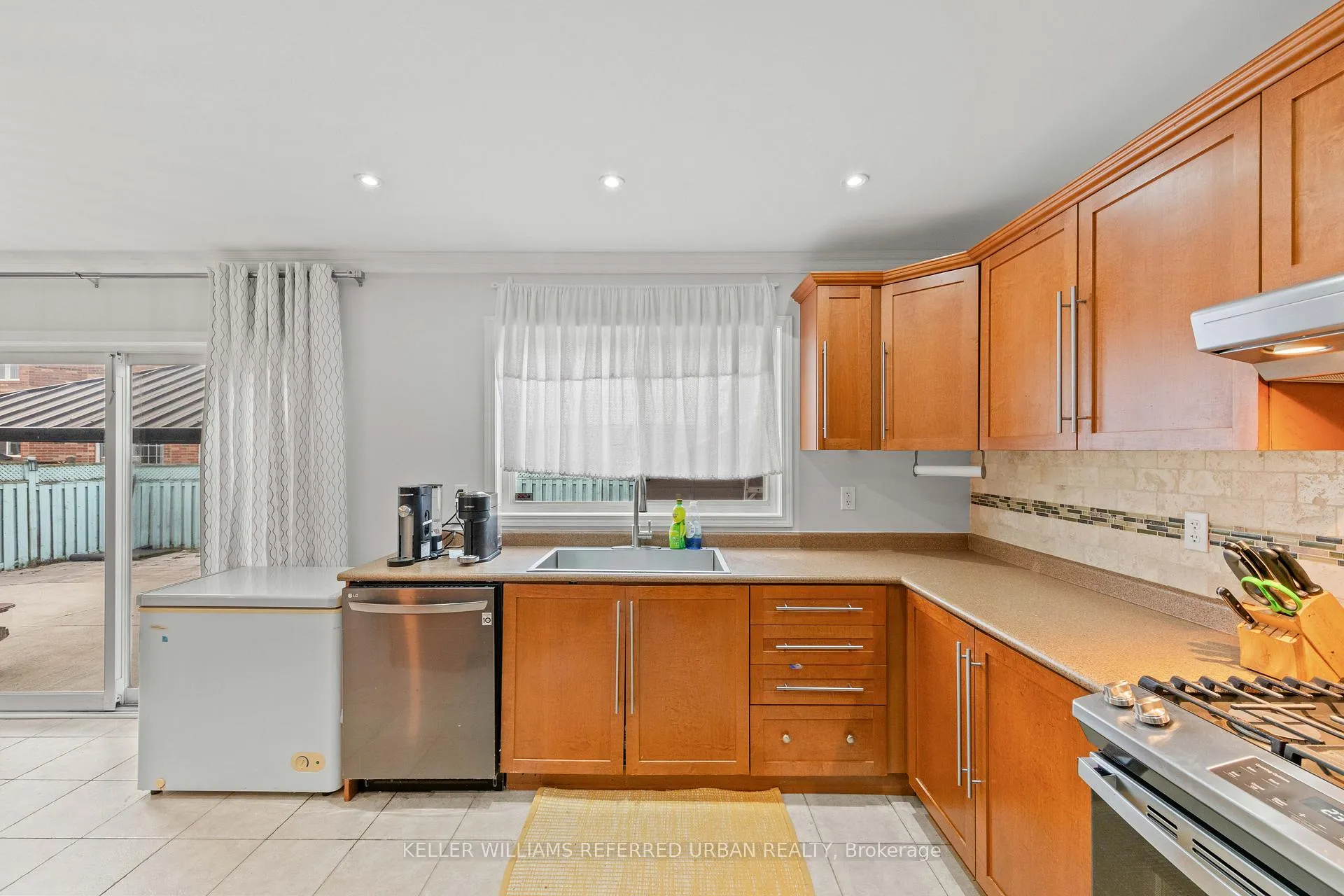 Photo 19 of 20 Williamson Drive, Brampton, Fletcher's Meadow — HOMEH