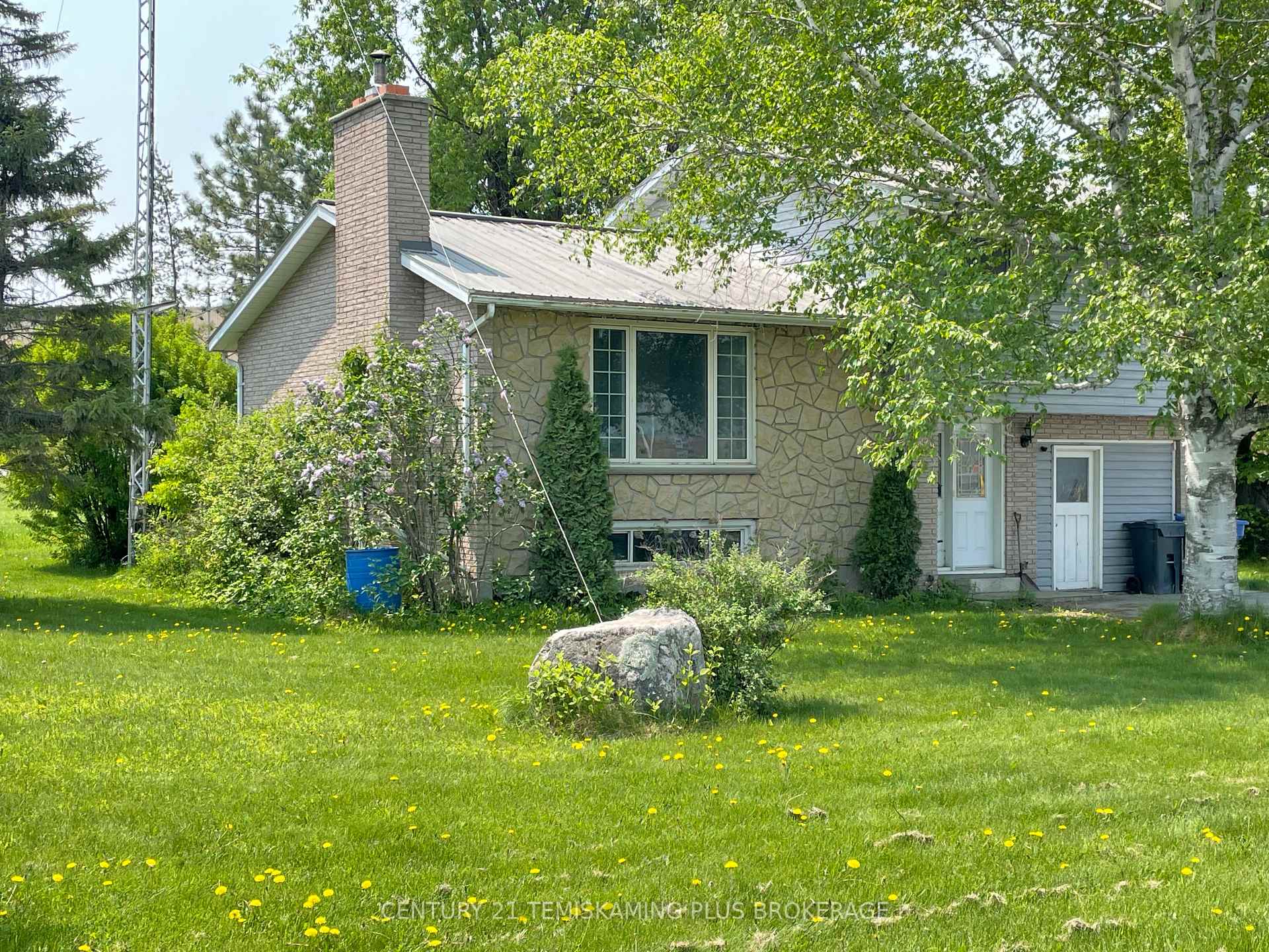 Photo 3 of 138 Fourth Avenue, Englehart — HOMEH