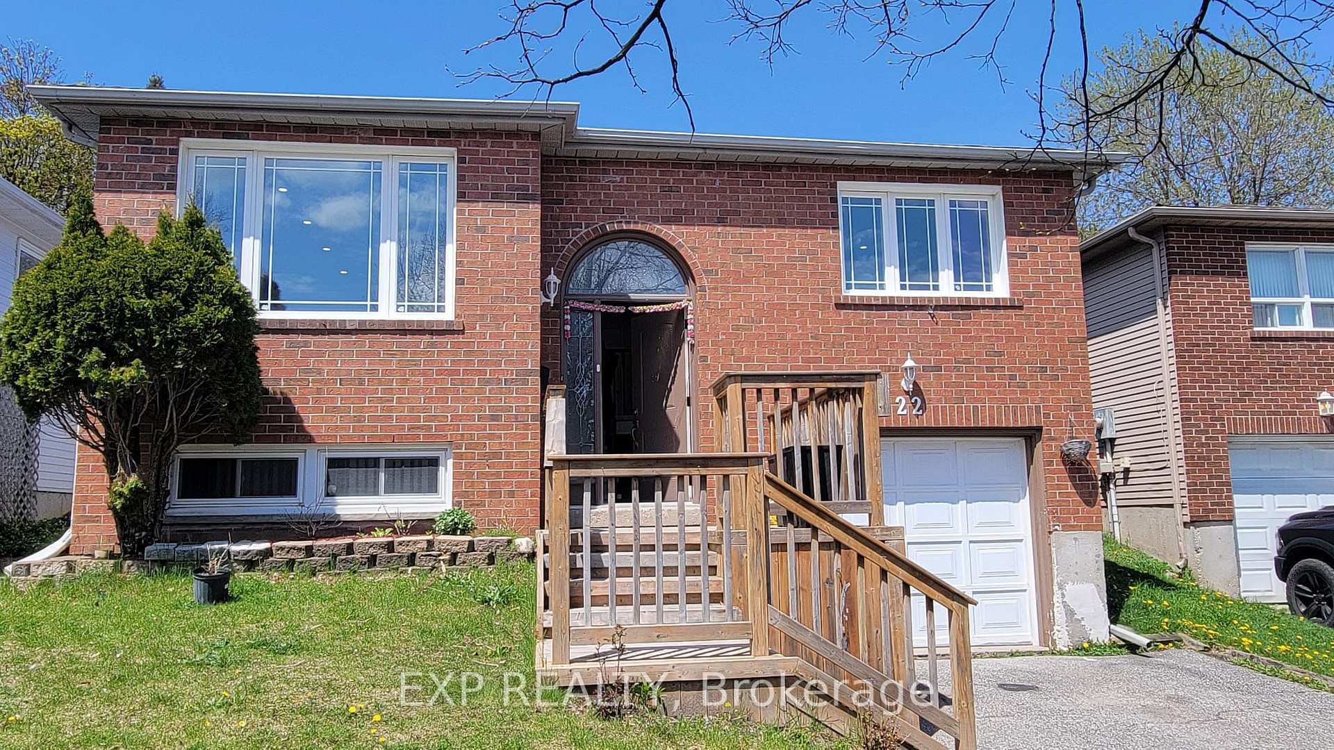 Photo 1 of 22 Engel Crescent, Barrie, Letitia Heights — HOMEH