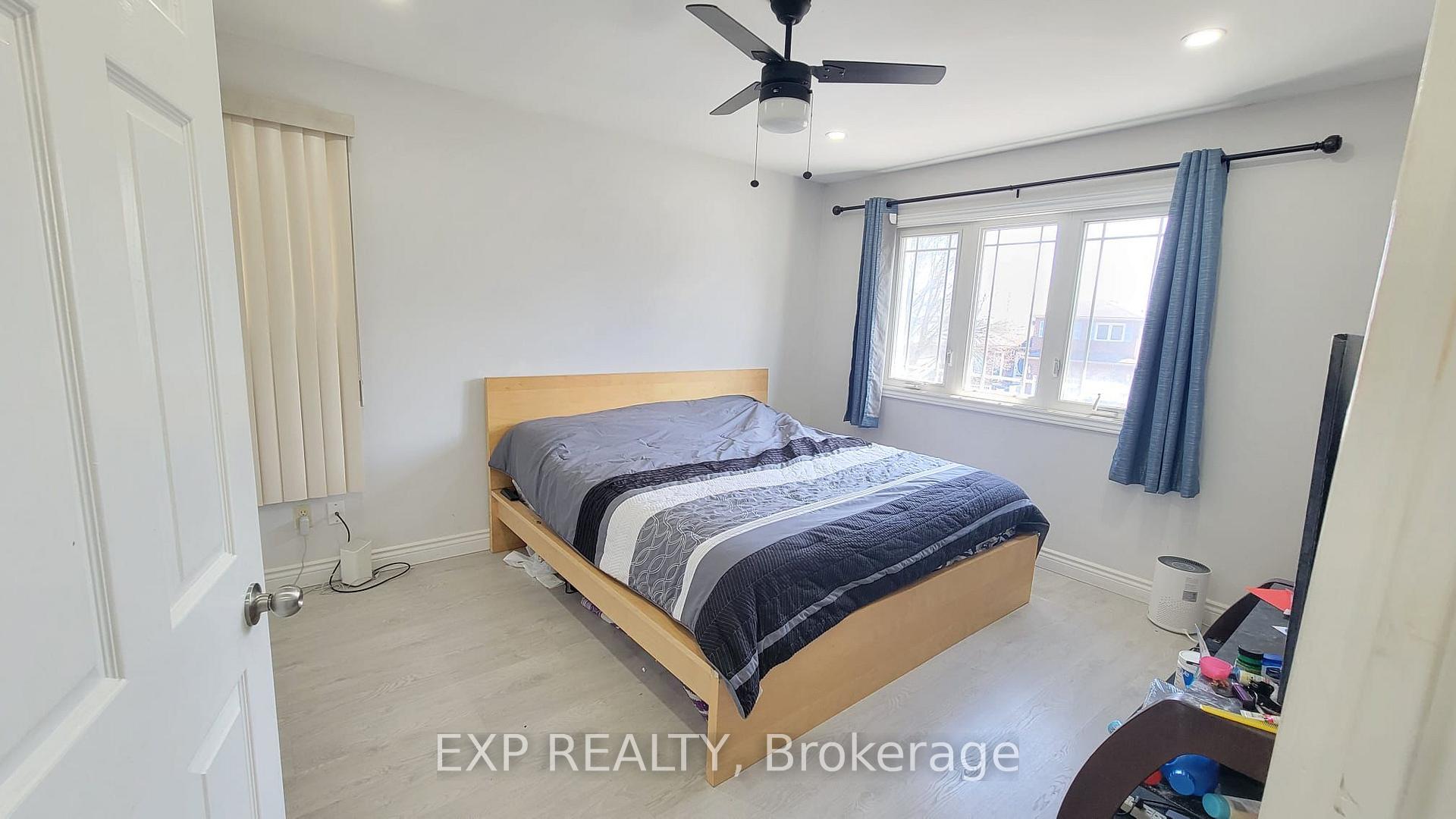 Photo 7 of 22 Engel Crescent, Barrie, Letitia Heights — HOMEH