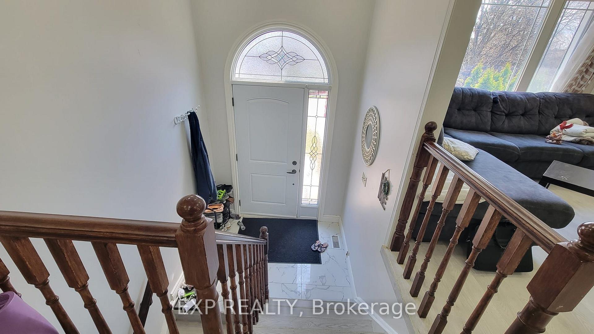 Photo 9 of 22 Engel Crescent, Barrie, Letitia Heights — HOMEH