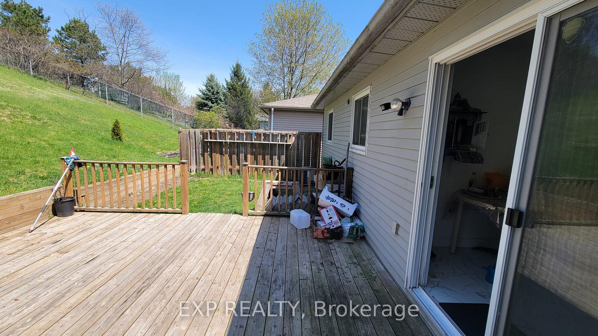 Photo 11 of 22 Engel Crescent, Barrie, Letitia Heights — HOMEH