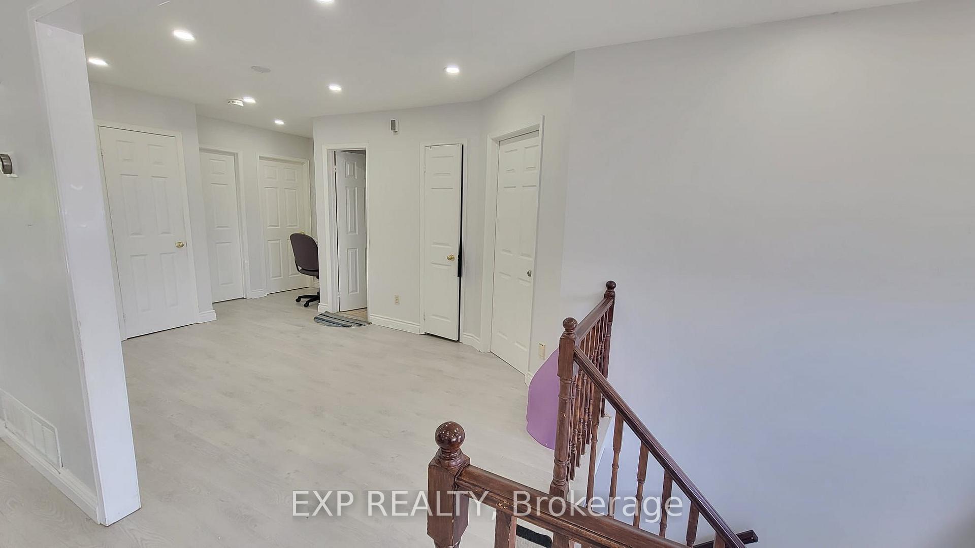 Photo 12 of 22 Engel Crescent, Barrie, Letitia Heights — HOMEH