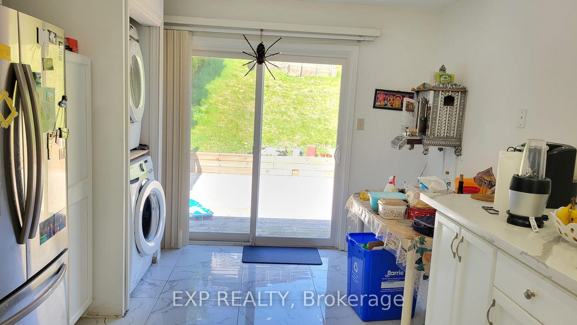 Photo 13 of 22 Engel Crescent, Barrie, Letitia Heights — HOMEH