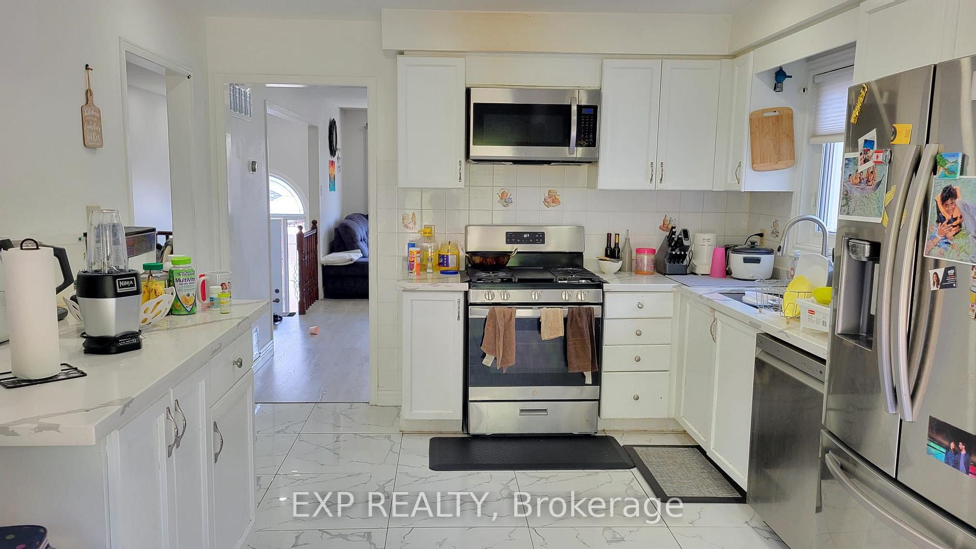 Photo 14 of 22 Engel Crescent, Barrie, Letitia Heights — HOMEH