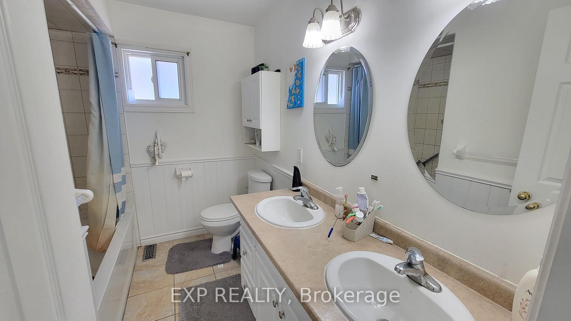 Photo 15 of 22 Engel Crescent, Barrie, Letitia Heights — HOMEH