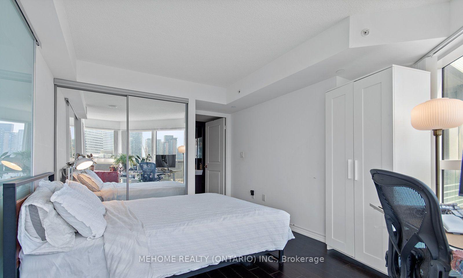 Photo 2 of Unit 2008, 386 Yonge Street, Toronto, Bay Street Corridor — HOMEH