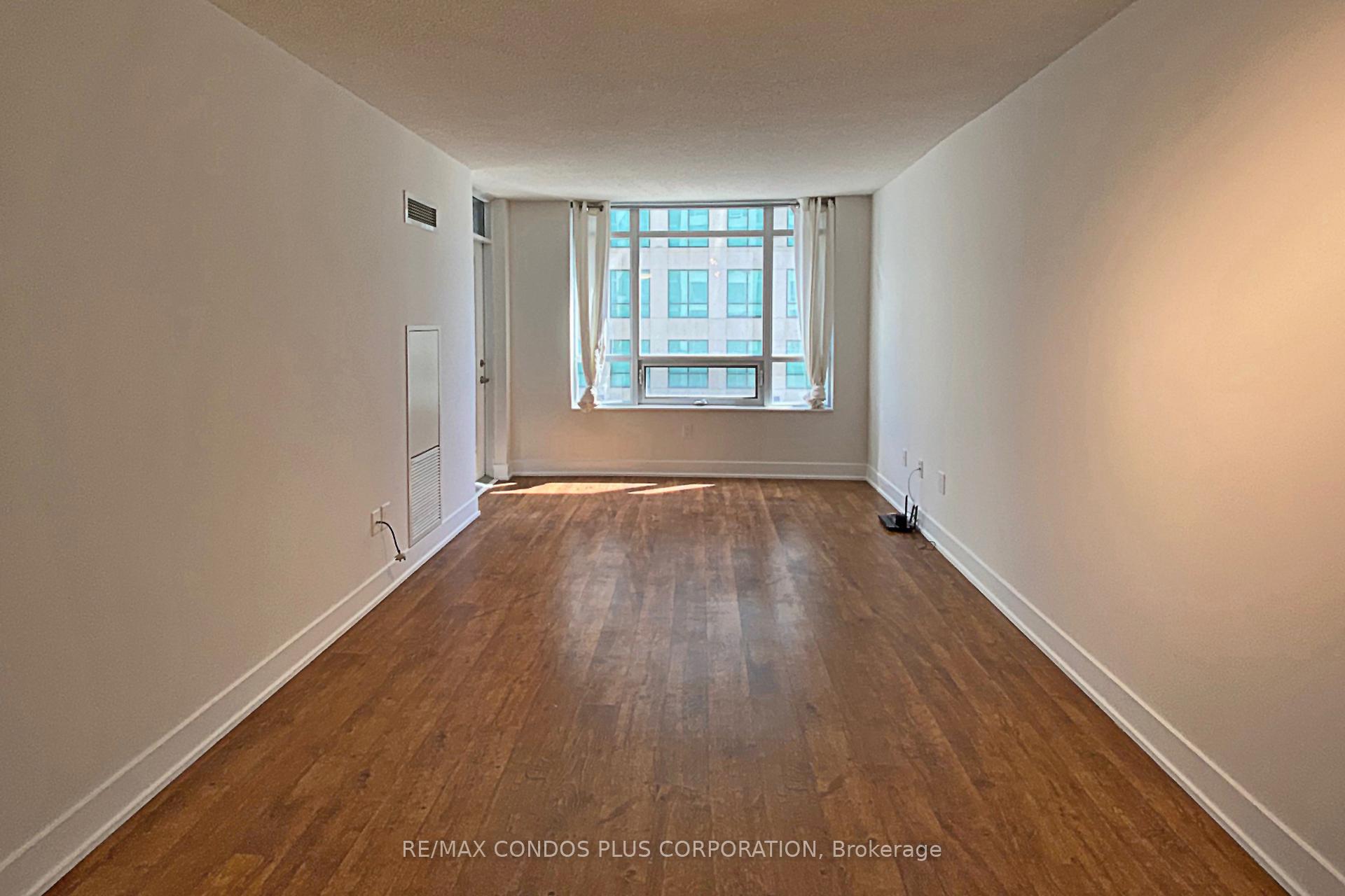 Photo 4 of Unit 611, 20 Blue Jays Way, Toronto, Waterfront Communities — HOMEH