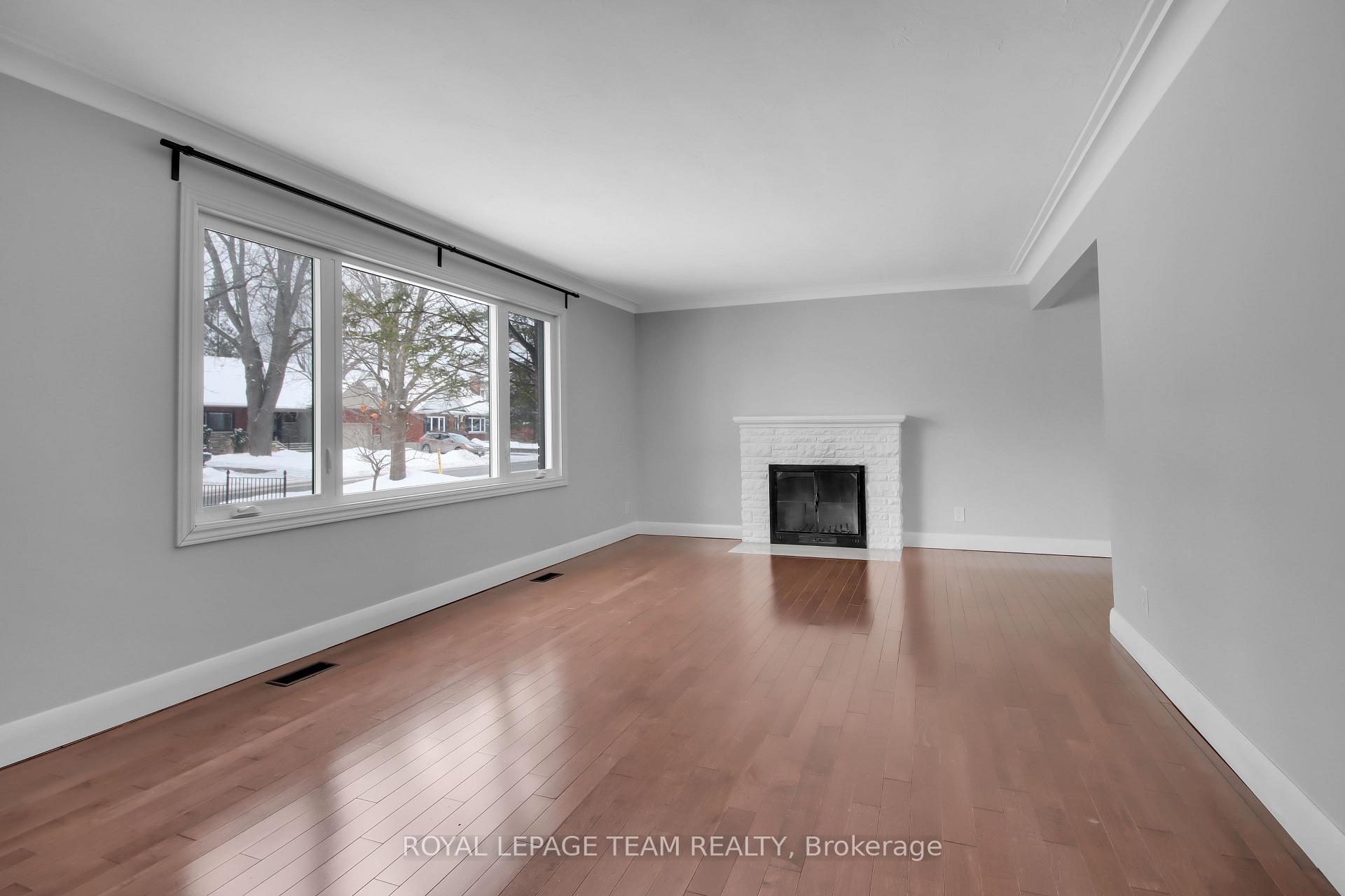 Photo 4 of 621 Windermere Avenue, Ottawa, McKellar/Highland — HOMEH