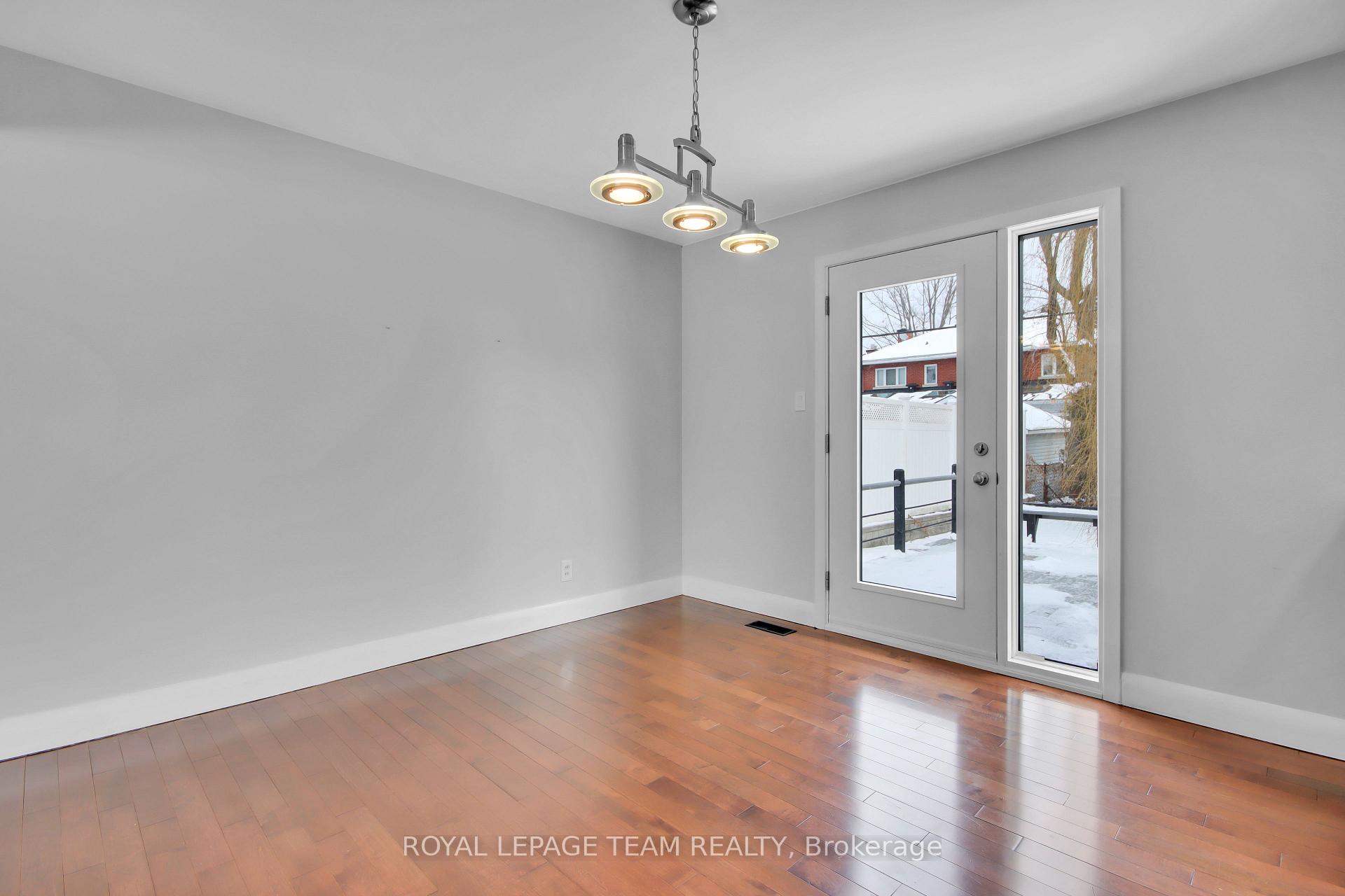 Photo 7 of 621 Windermere Avenue, Ottawa, McKellar/Highland — HOMEH