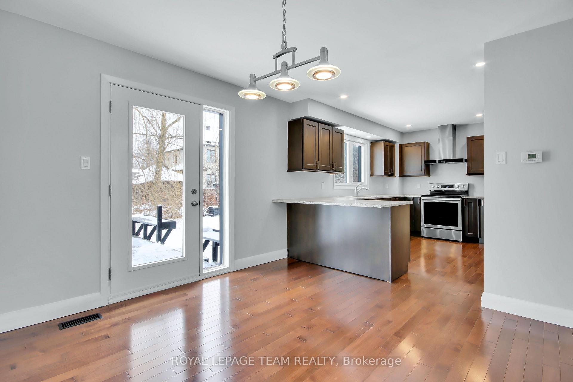 Photo 10 of 621 Windermere Avenue, Ottawa, McKellar/Highland — HOMEH