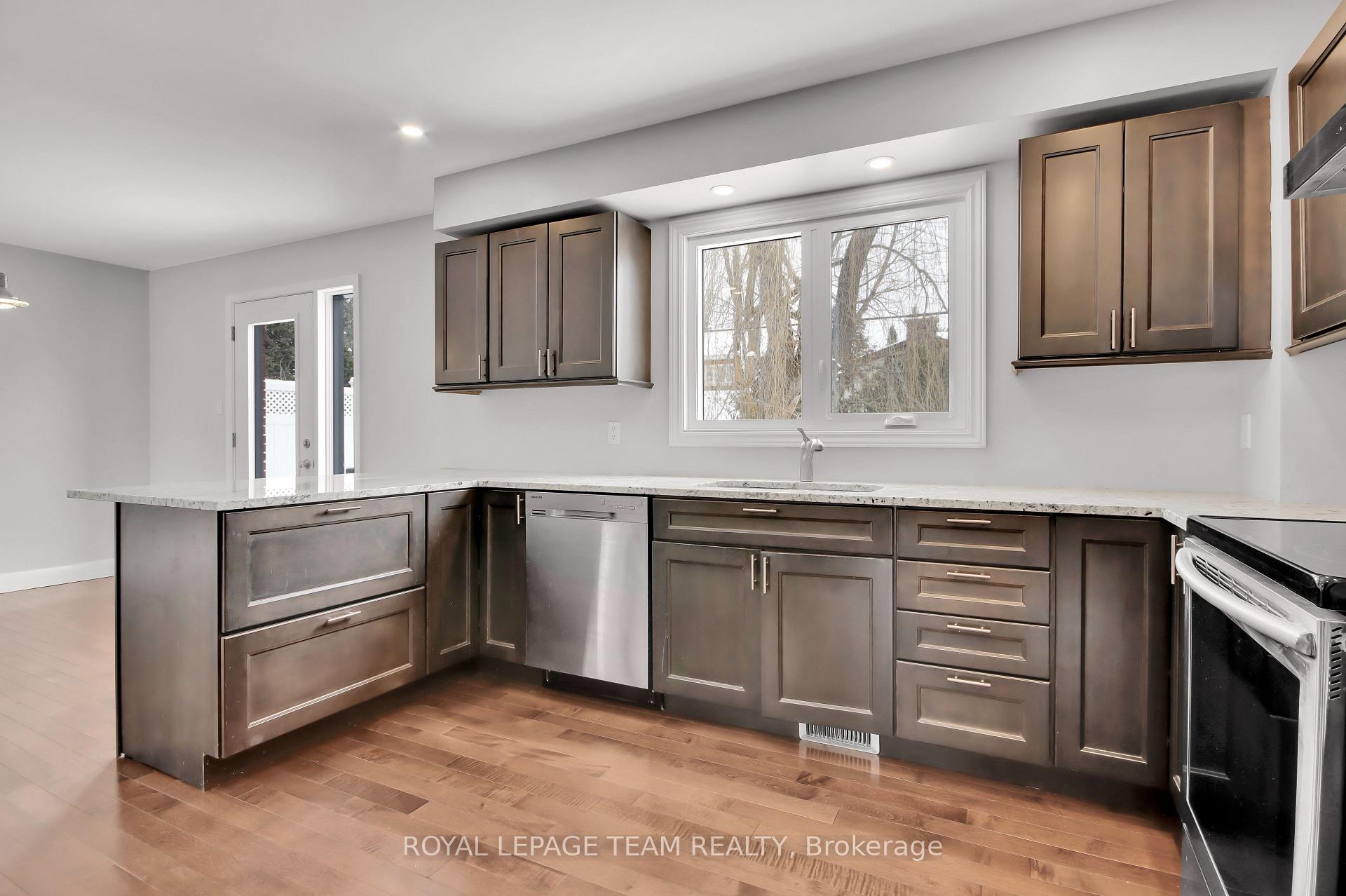 Photo 11 of 621 Windermere Avenue, Ottawa, McKellar/Highland — HOMEH