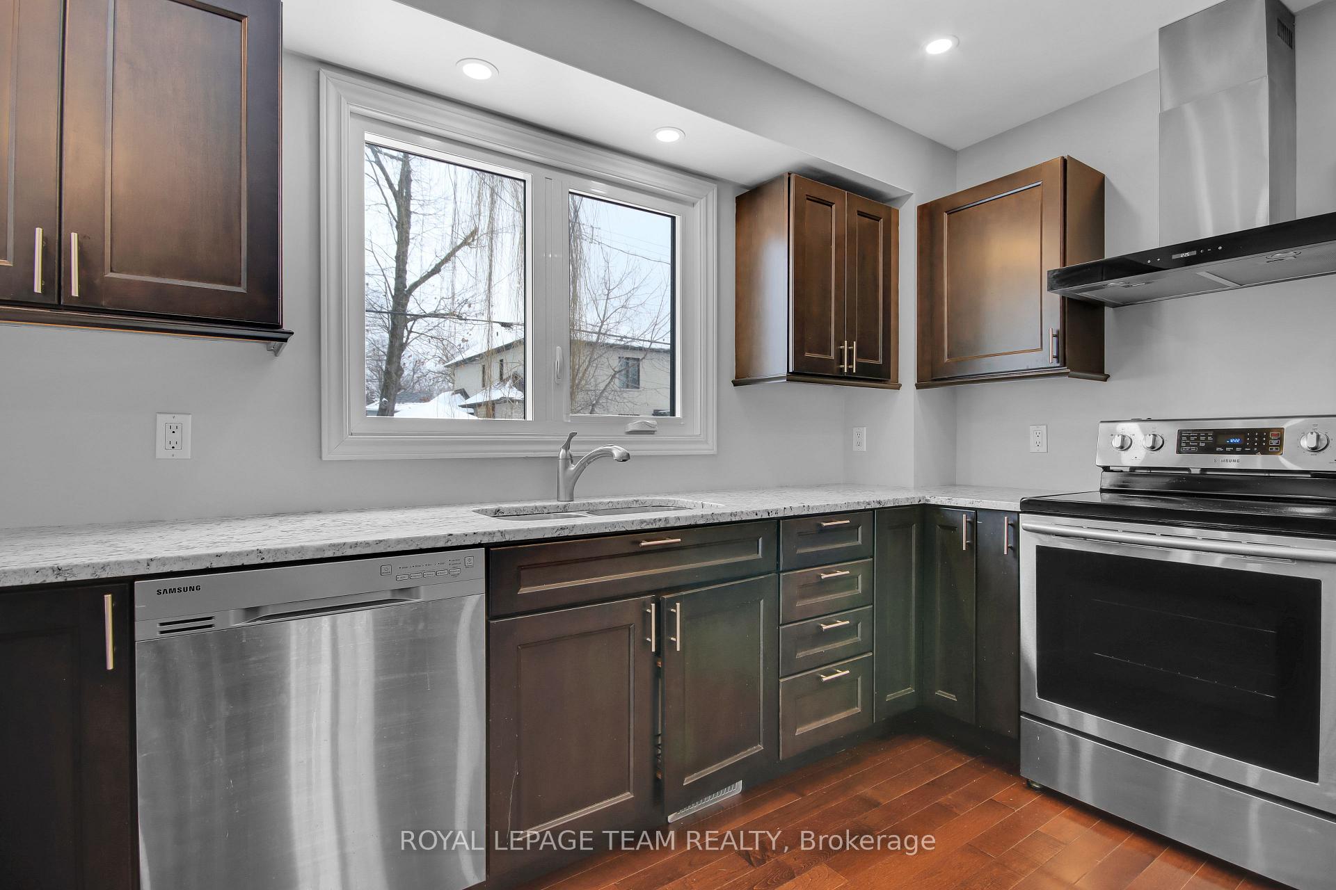 Photo 12 of 621 Windermere Avenue, Ottawa, McKellar/Highland — HOMEH