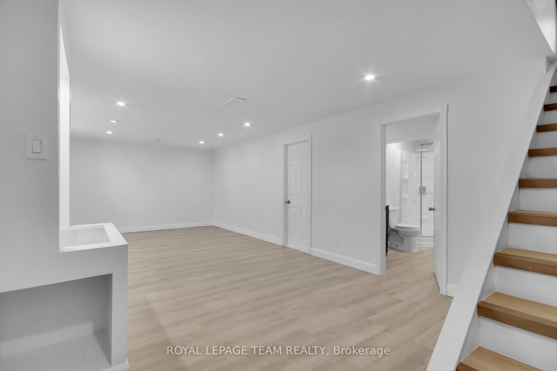 Photo 23 of 621 Windermere Avenue, Ottawa, McKellar/Highland — HOMEH