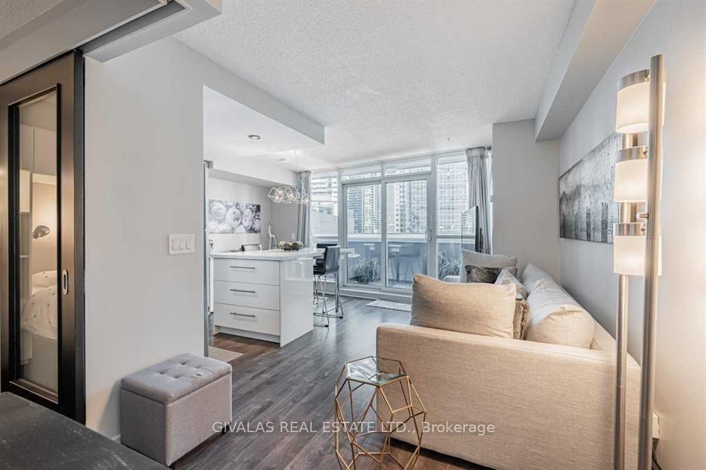 Photo 3 of Unit 404, 8 York Street, Toronto, Waterfront Communities — HOMEH