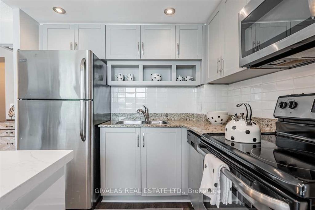 Photo 9 of Unit 404, 8 York Street, Toronto, Waterfront Communities — HOMEH