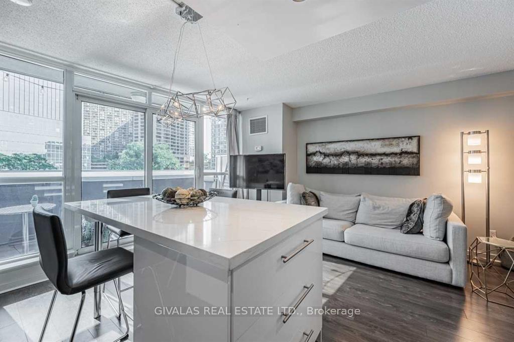 Photo 11 of Unit 404, 8 York Street, Toronto, Waterfront Communities — HOMEH