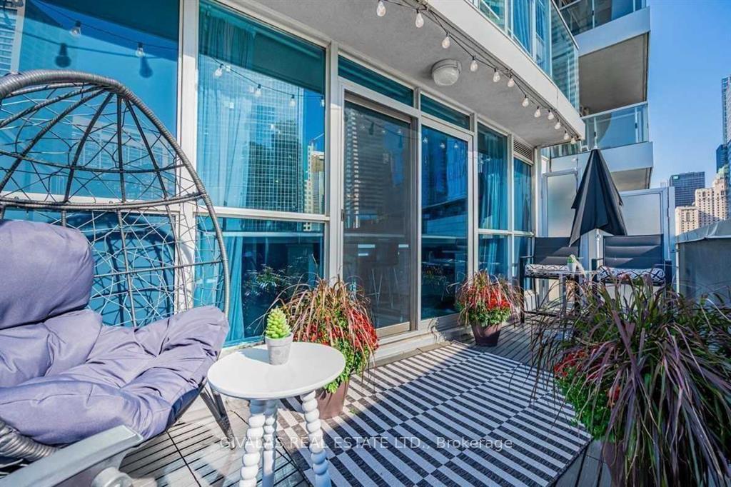 Photo 18 of Unit 404, 8 York Street, Toronto, Waterfront Communities — HOMEH