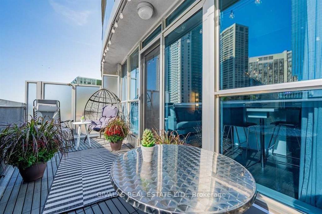 Photo 19 of Unit 404, 8 York Street, Toronto, Waterfront Communities — HOMEH