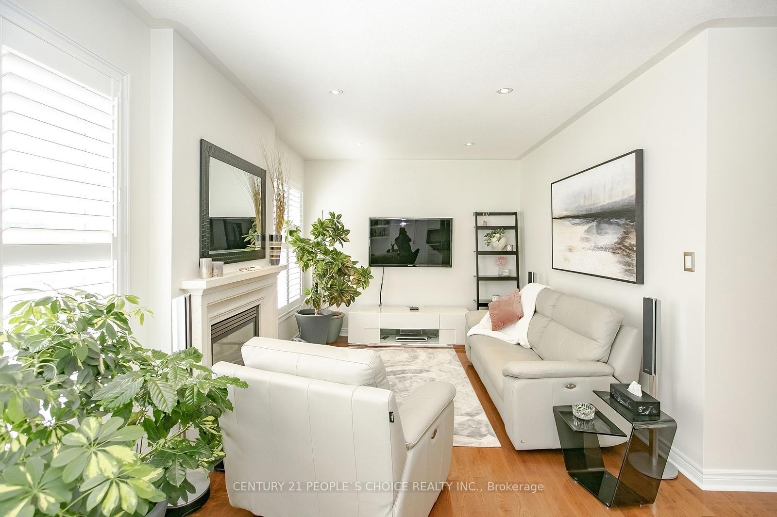 Photo 11 of 15 Fallharvest Avenue, Brampton, Bram West — HOMEH