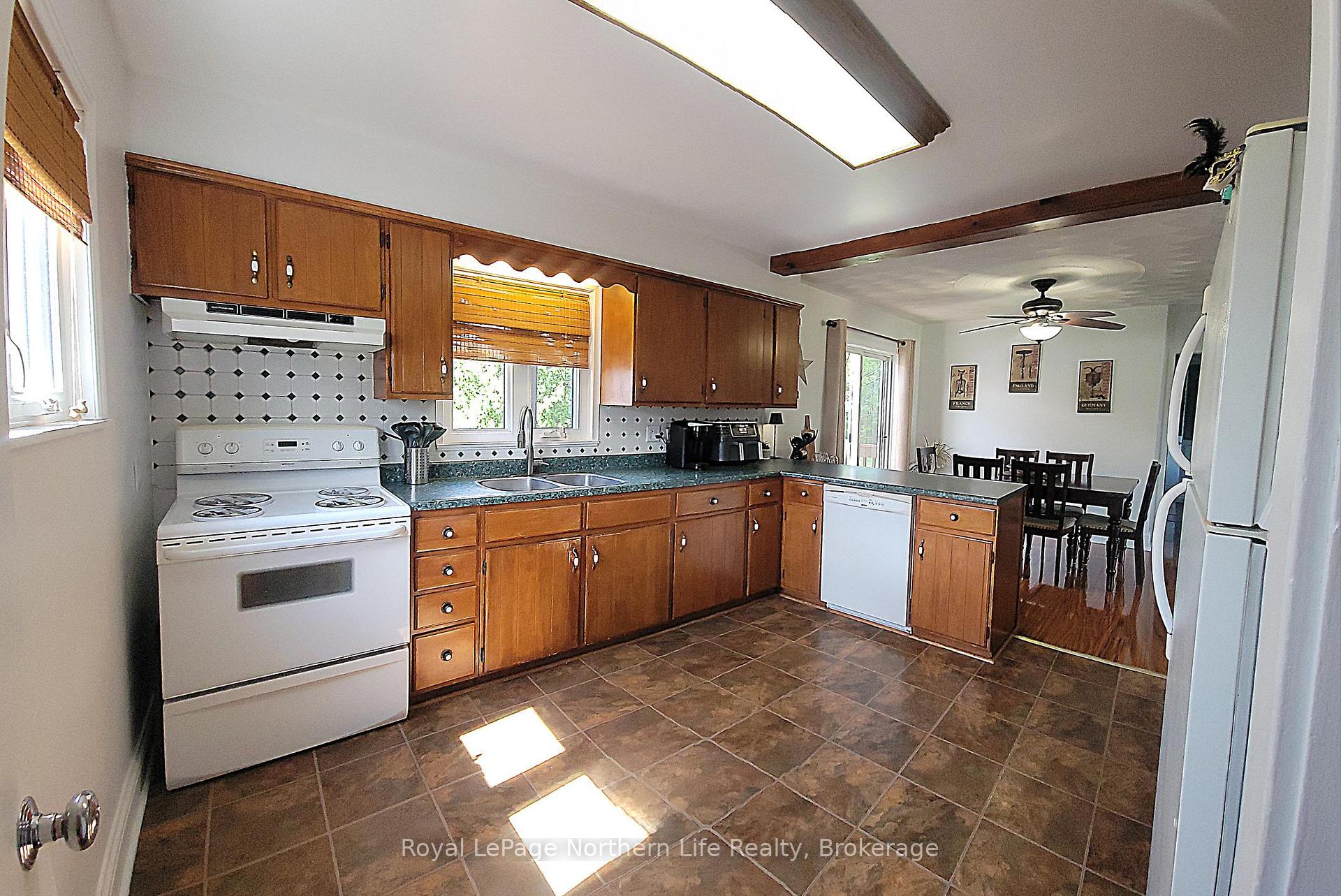 Photo 11 of 390 Eight Street, Mattawa — HOMEH