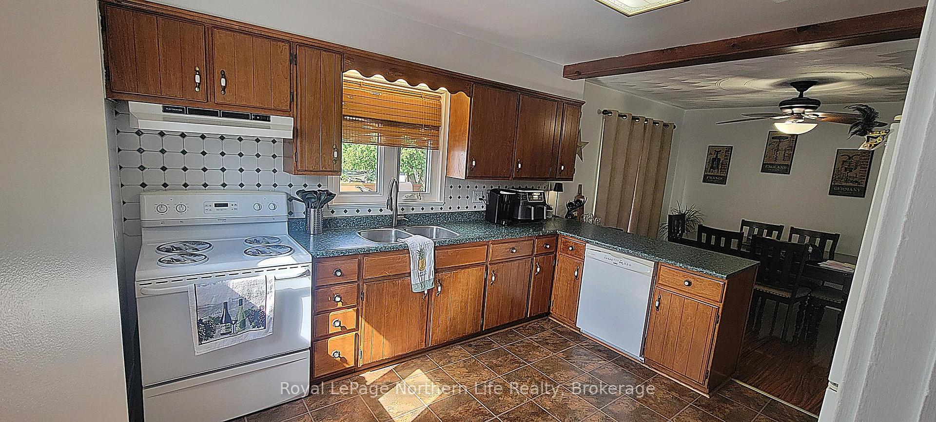 Photo 12 of 390 Eight Street, Mattawa — HOMEH