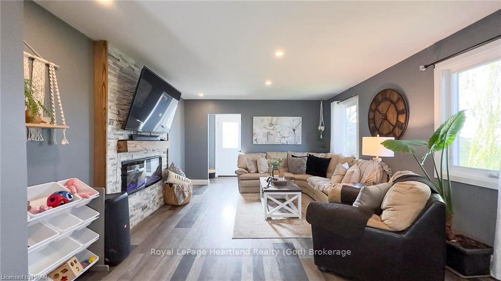 Photo 11 of 41581 Summerhill Road, Central Huron, Hullett — HOMEH