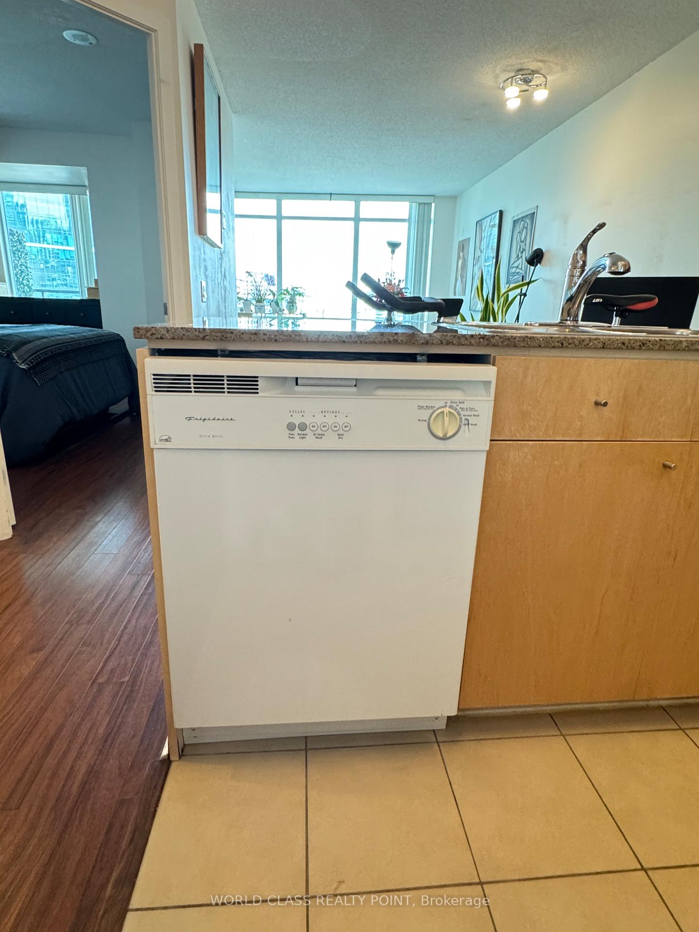 Photo 8 of Unit 1612, 373 Front Street W, Toronto, Waterfront Communities — HOMEH