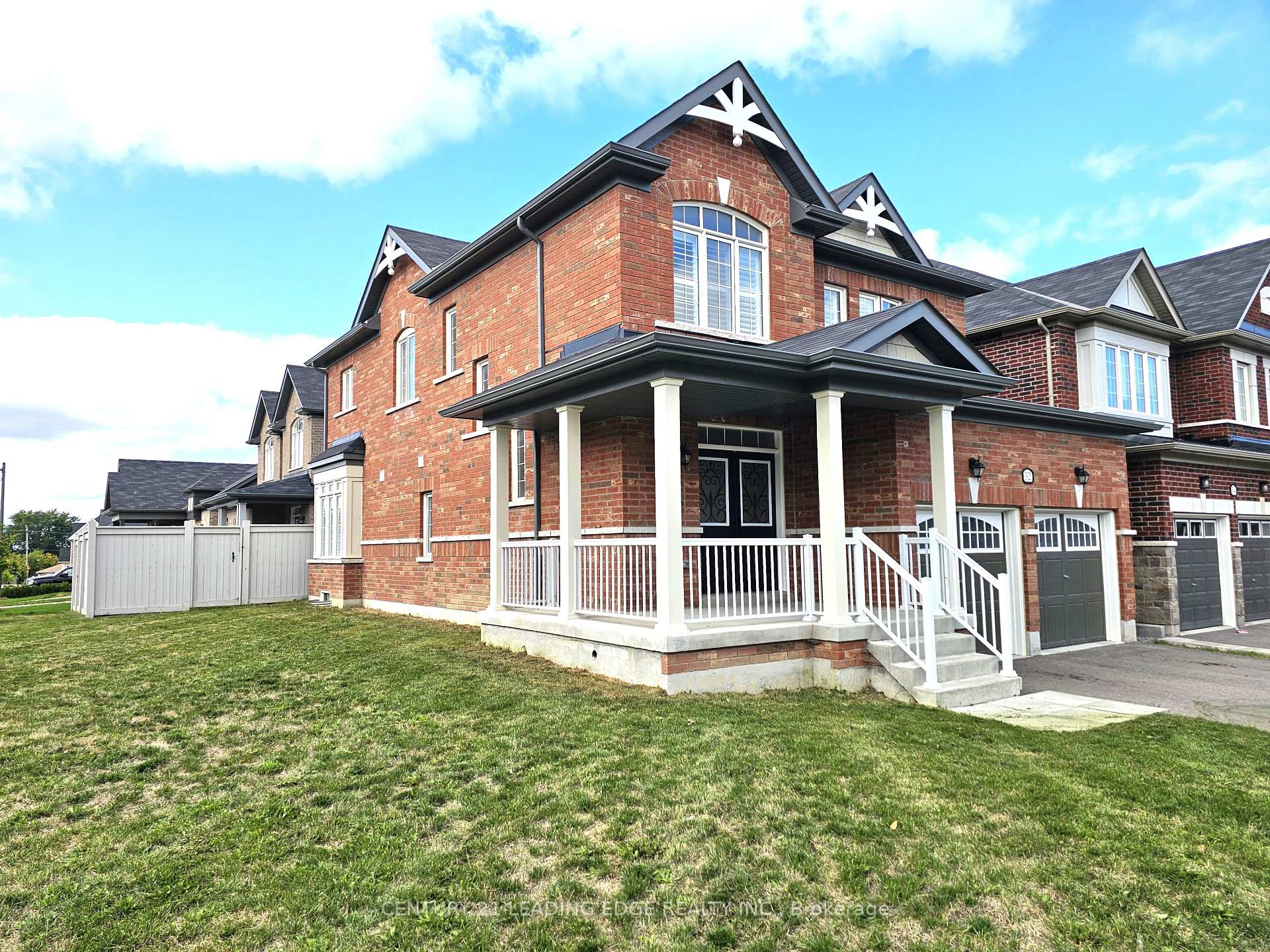 Photo 2 of 32 Clear Spring Avenue, Georgina, Keswick South — HOMEH