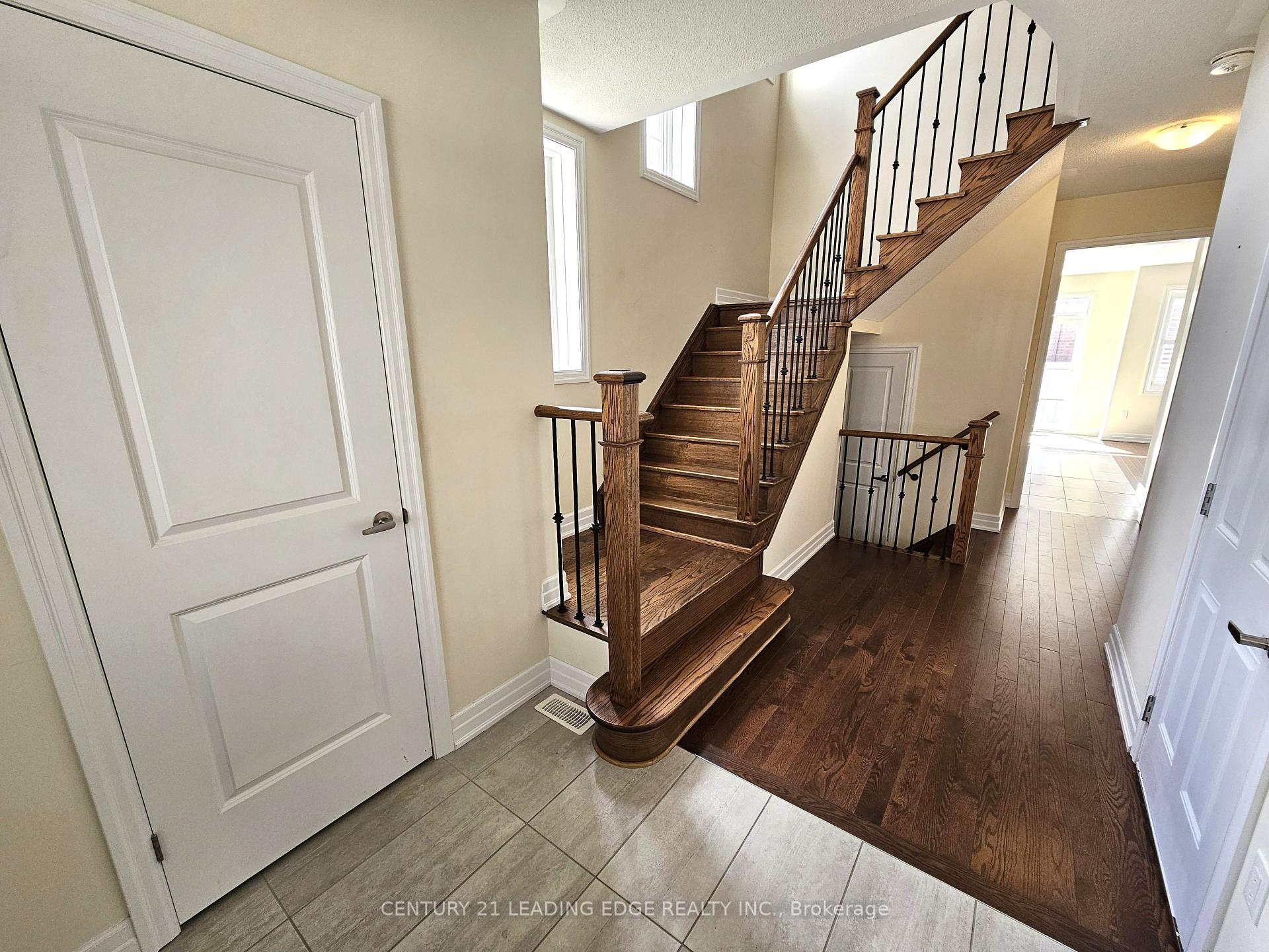 Photo 3 of 32 Clear Spring Avenue, Georgina, Keswick South — HOMEH