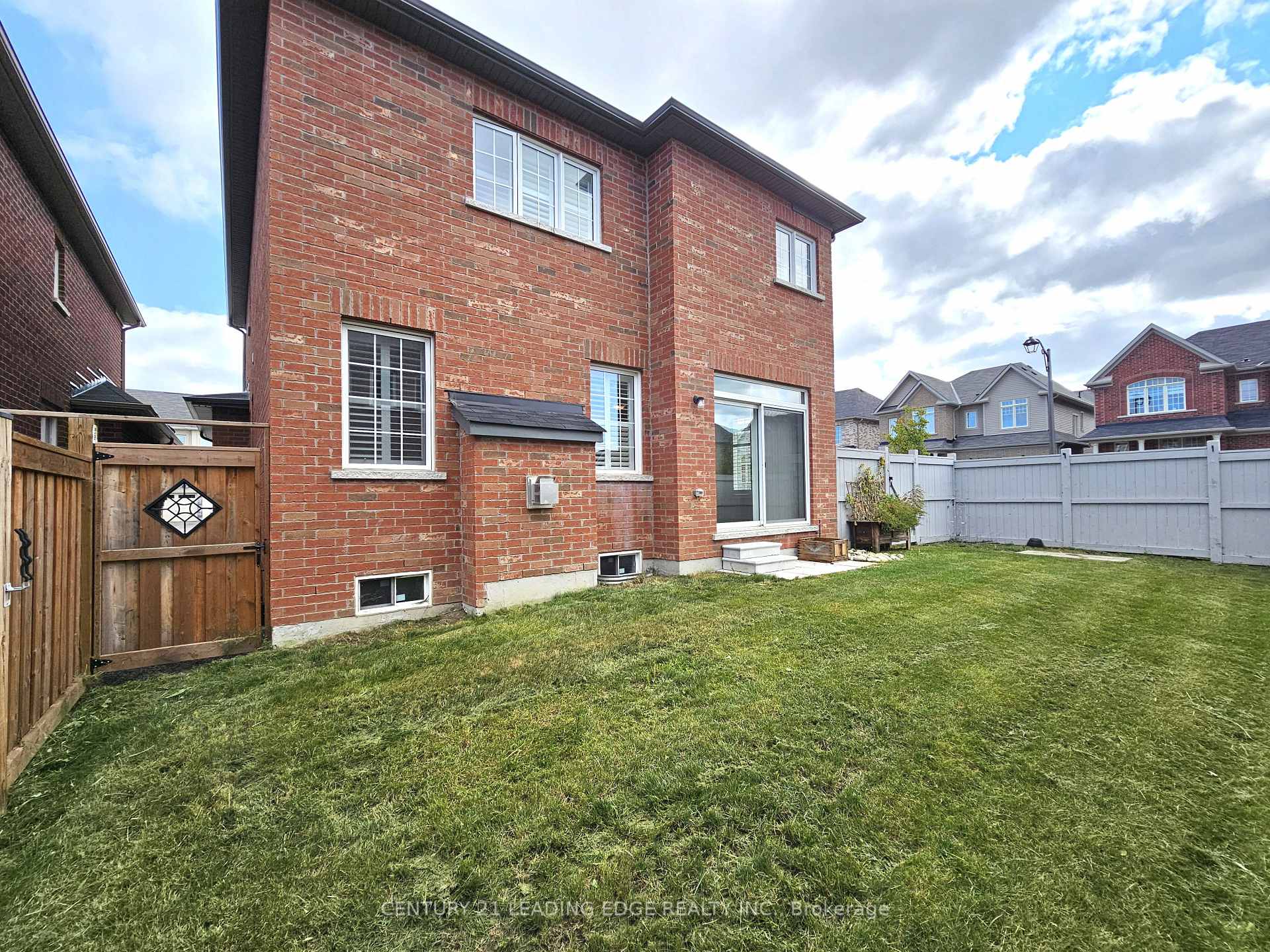 Photo 17 of 32 Clear Spring Avenue, Georgina, Keswick South — HOMEH